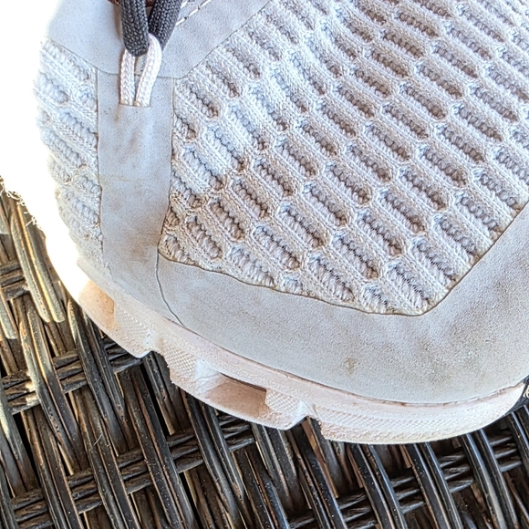 On Running Athletic Shoes - Gray and Black - Size 8 - Picture 11 of 15